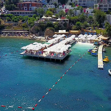 Üdülőközpont Royal Arena &