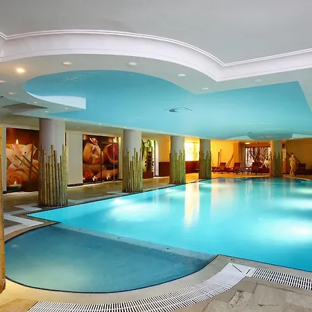 Royal Arena & Semesteranläggning (resort)