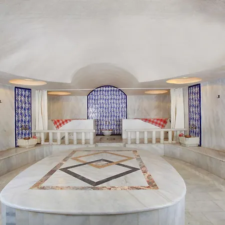 Royal Arena & Semesteranläggning (resort)